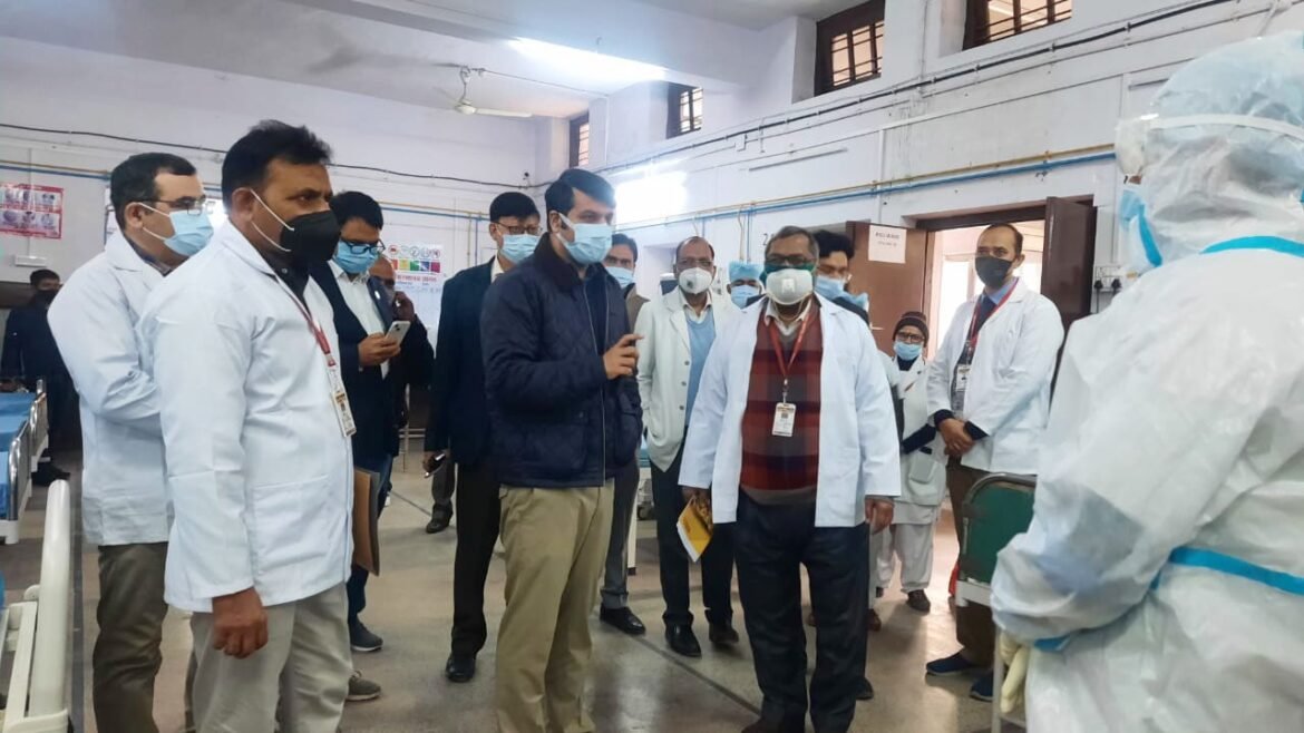 Special Secretary Dr. Mannan Akhtar reached Agra, did surprise inspection of health and medical arrangements