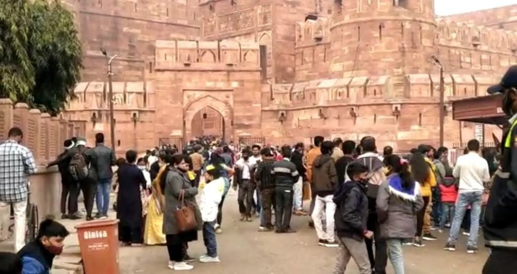 On the first day of the new year, crowds gathered at all the monuments including the Taj Mahal, made the moments memorable
