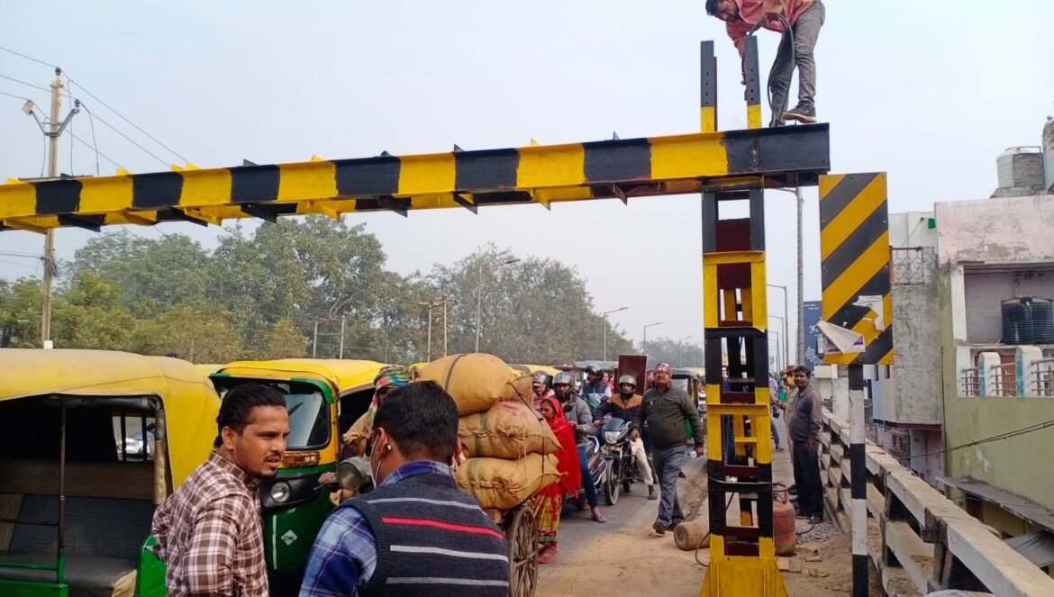 Height gauge, heavy vehicle-truck traffic stopped on Sarai Khwaja Railway Over Bridge