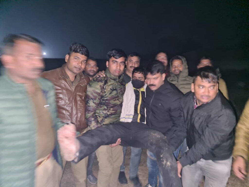 Agra police encounter with miscreants, there was no loot of 12 lakhs in Balkeshwar