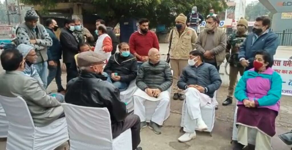 There is a wave of happiness among the traders of Sadar Bazar due to the removal of Defense Estate Officer, know on whose behest the action was taken