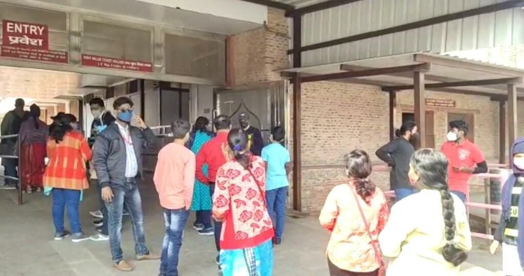 Decline in the number of tourists, fear of lockdown, tourism businessmen