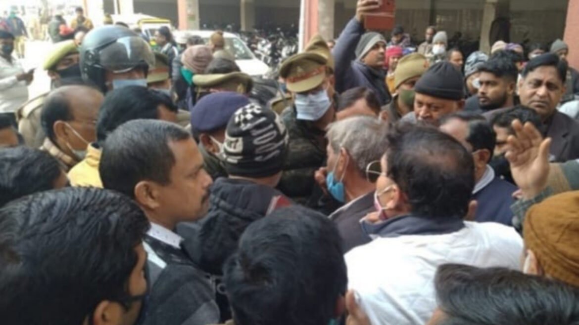 Youth murdered in broad daylight in court premises, outrage among lawyers