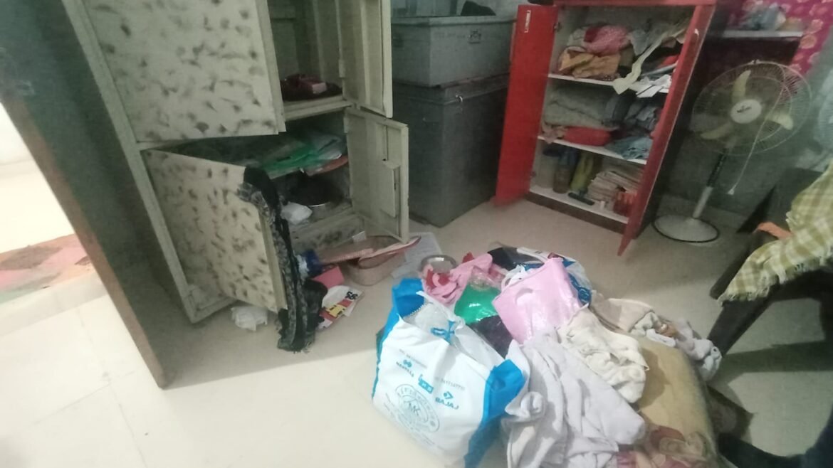 Lakhs stolen from RSS officer's house, unknown thieves took away lakhs of jewelery and cash