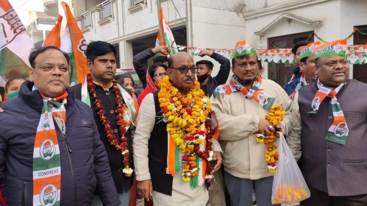 Vinod Bansal surrounded BJP on the issue of running a ship in Agra Airport-Yamuna