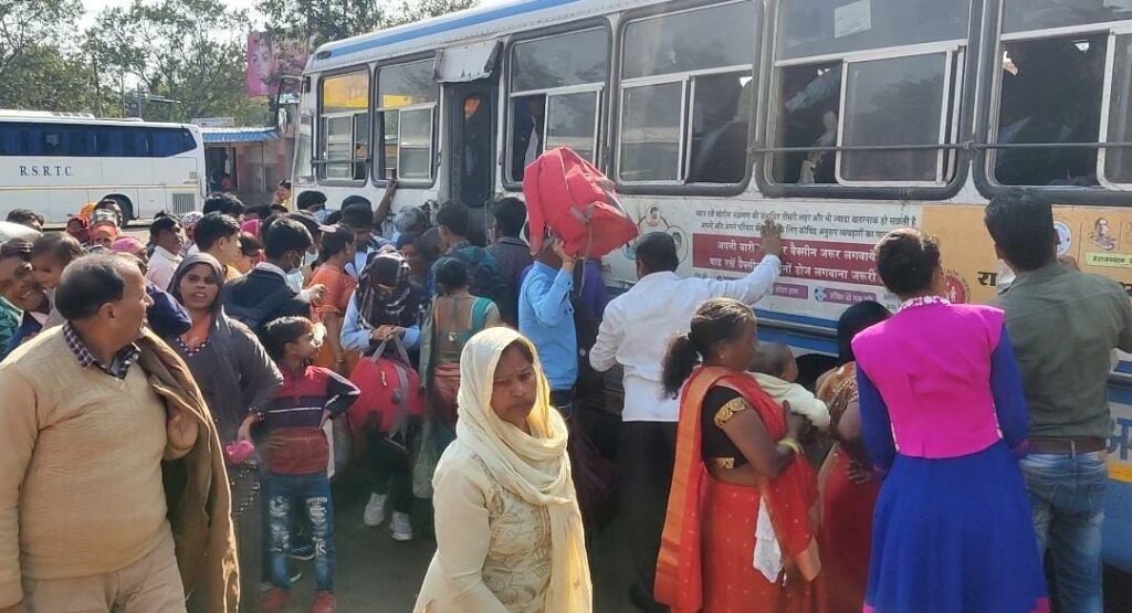 Passengers risking their lives in the struggle to get a seat in the bus, see this view