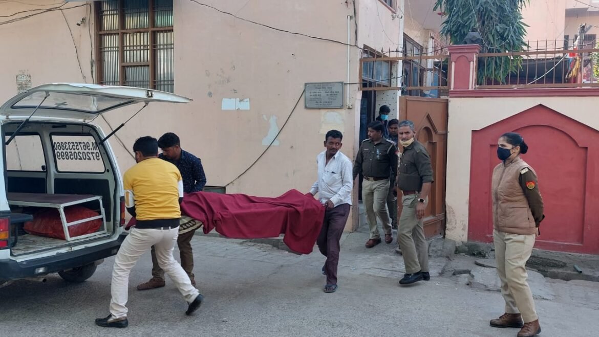 A hospital across the Yamuna was vandalized by the attendants, the woman died after the operation