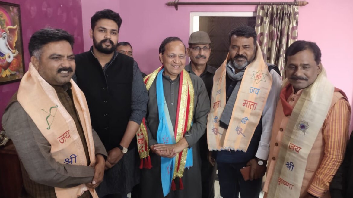 Rebel Digambar Singh Dhakre again BJP national general secretary Arun Singh reached home to celebrate