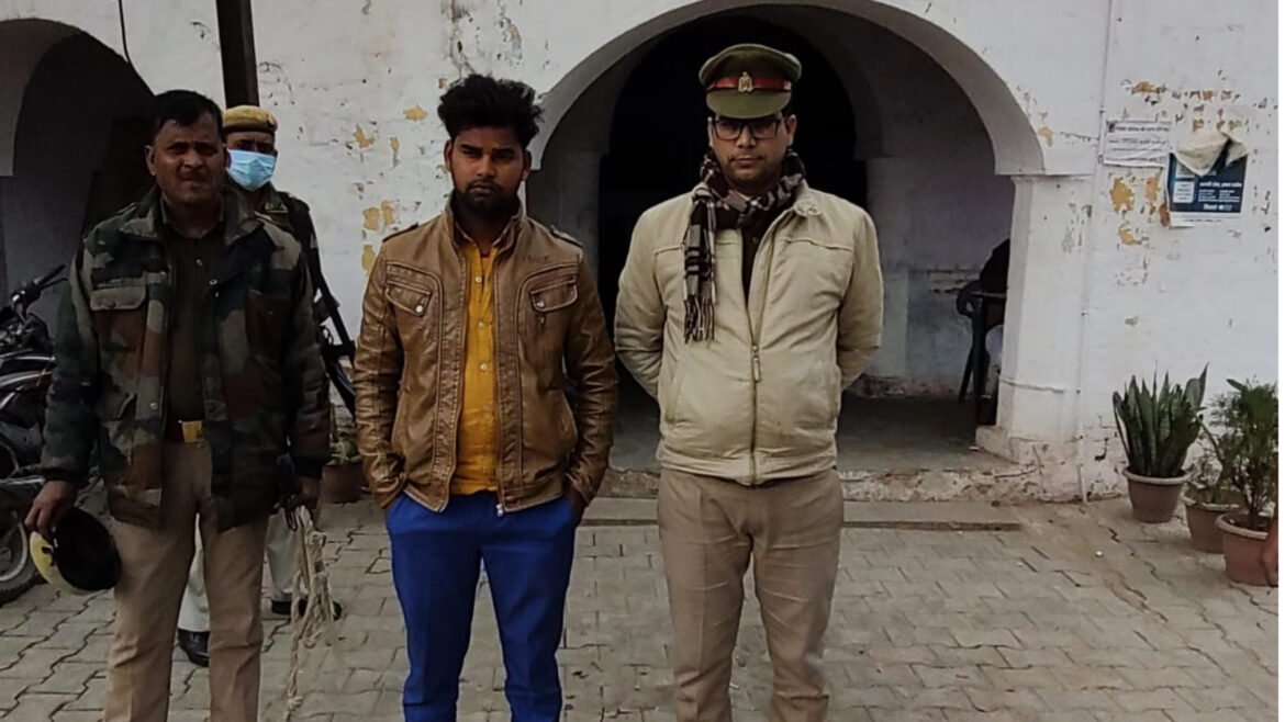 Pinahat police caught vicious district Badar youth with illegal firearm cartridge, sent to jail