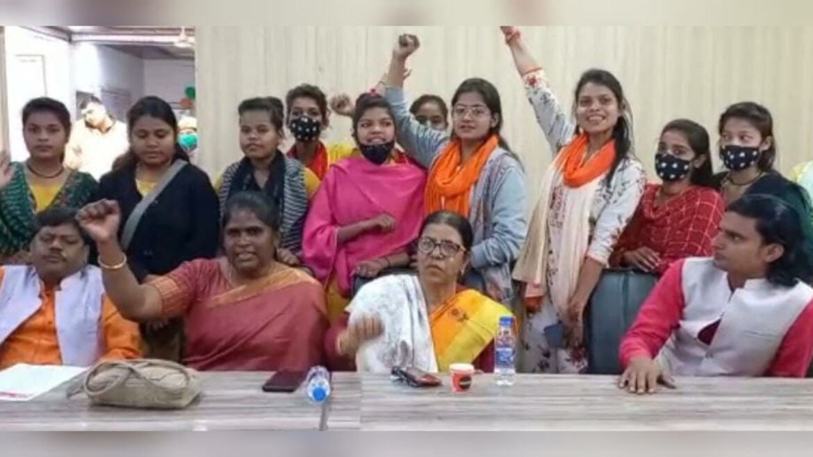 Vishwa Hindu Parishad adamant on reading Chalisa in Taj Mahal in protest against Hijab, police detained