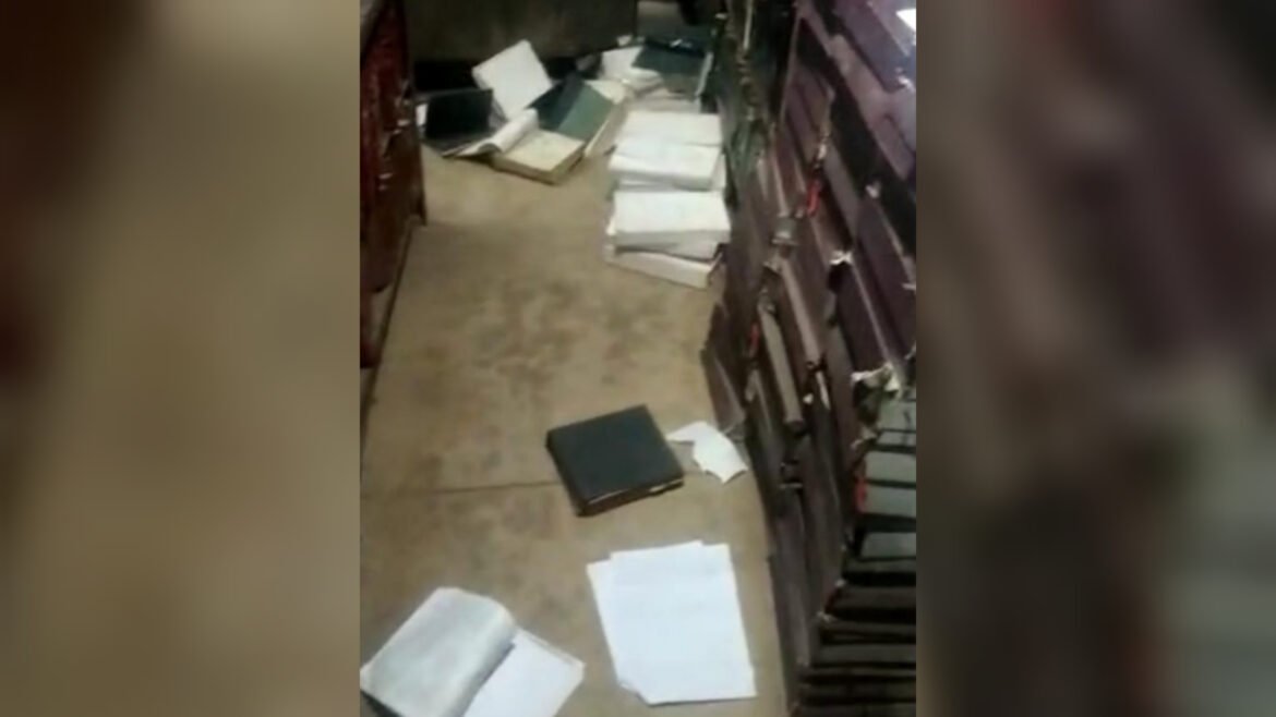 Monkeys attacked in Agra University, broke records by entering the department