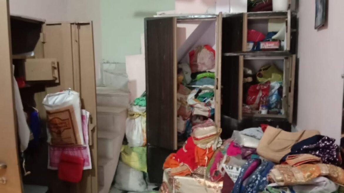 Thieves cleared cash and jewelery worth lakhs at silver merchant's house, family went to Delhi for marriage