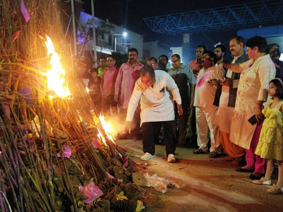 With eco-friendly Holika Dahan, dancing and swinging the greetings of Holi