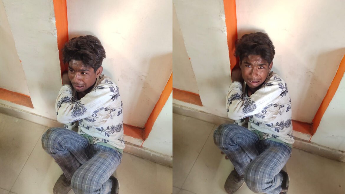 The pickpocket crossed 60 thousand cash from the pocket of the youth, the villagers caught and handed it over to the police.