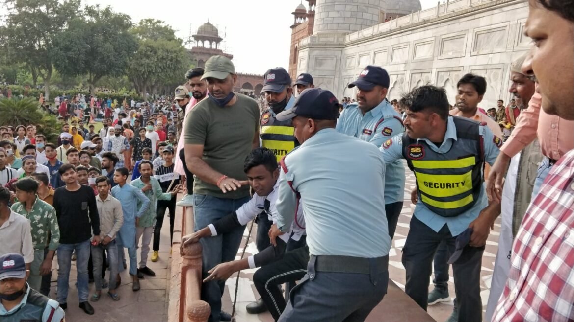 Alleged sloganeering in support of Pakistan in Taj Mahal, tourists caught and thrashed