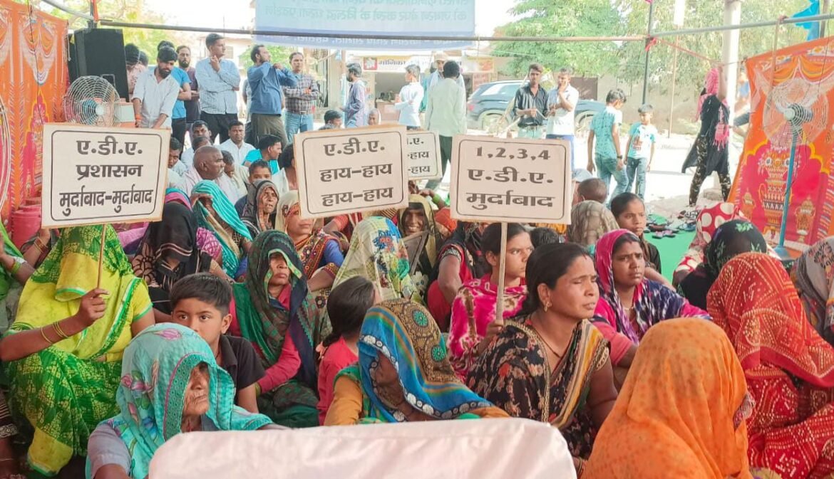 Thousands of people of this village opened a front against ADA, will fight to save the house.