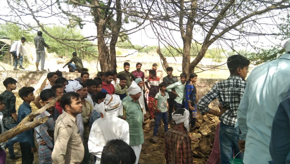 12 houses burnt in the fire incident in Samra village, MLA Ch. Babulal reached to meet the victims