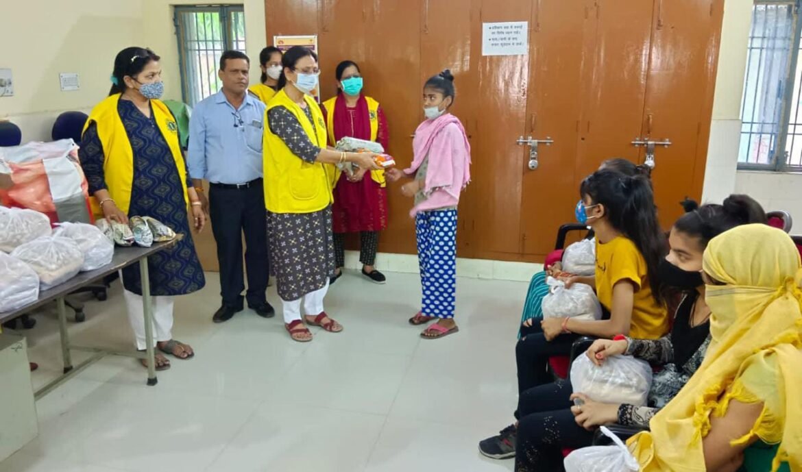 Lions Club 'Aastha' is providing nutritious food to women patients suffering from TB every month