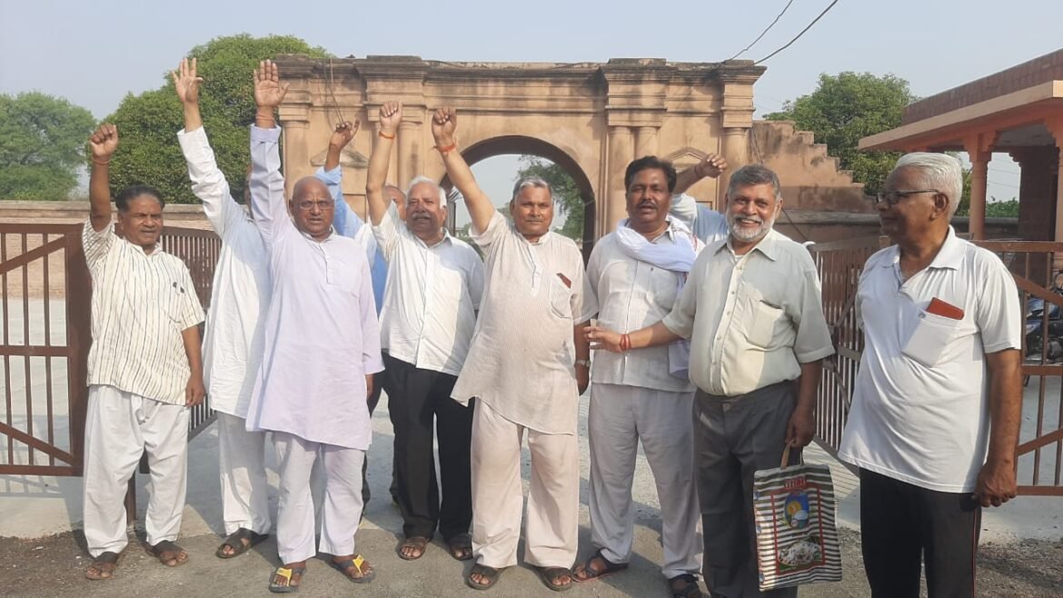 Those who went on the morning walk in Rambagh Park said - 'Archaeology Department of India implemented rules like terrorists'