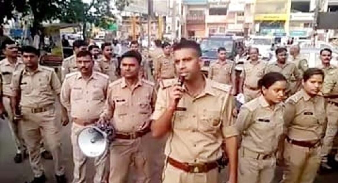 Agra Police's ultimatum to the shopkeepers, remove the encroachment by tomorrow morning or else action will be taken