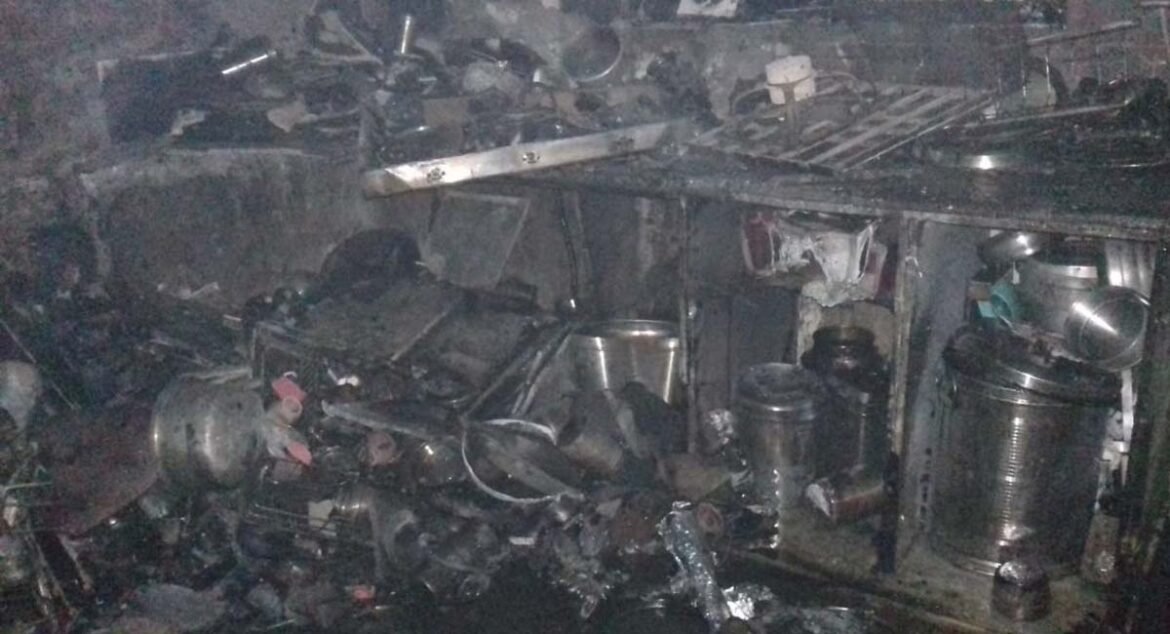 Cylinder burst in Agra's AV Residency flat, loss of lakhs due to fire
