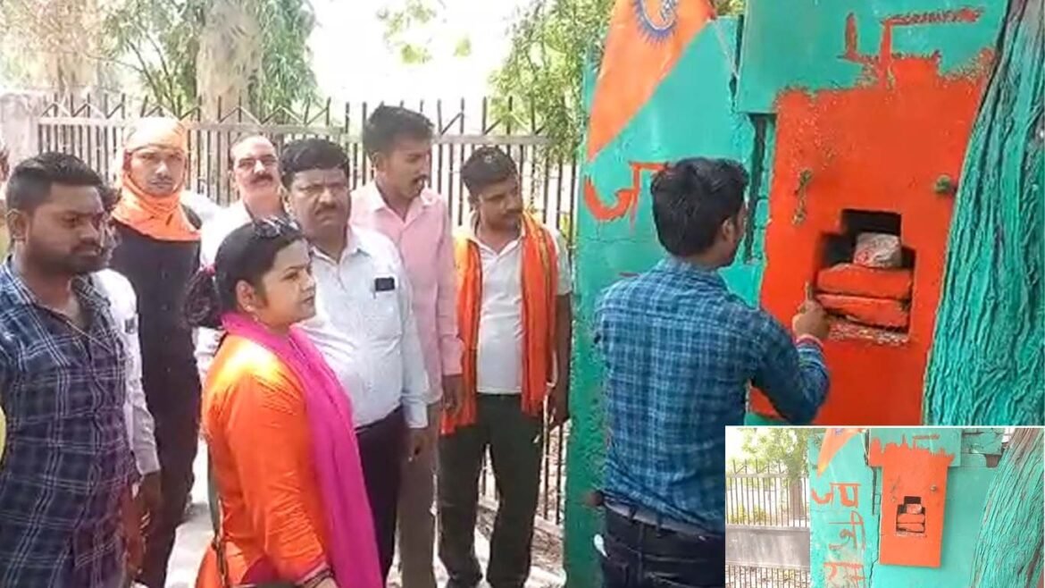 Demonstration of BJP workers in Agra, green wall painted with saffron color