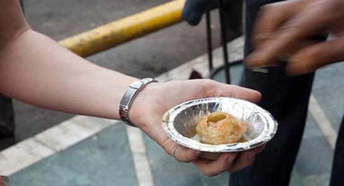 Girl kidnapped from Agra found eating golgappa in Delhi