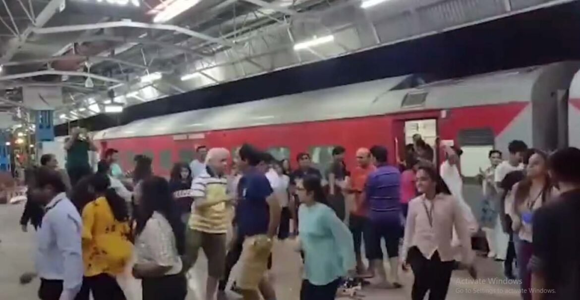 Passengers performed Garba on the first arrival of the train at Ratlam station