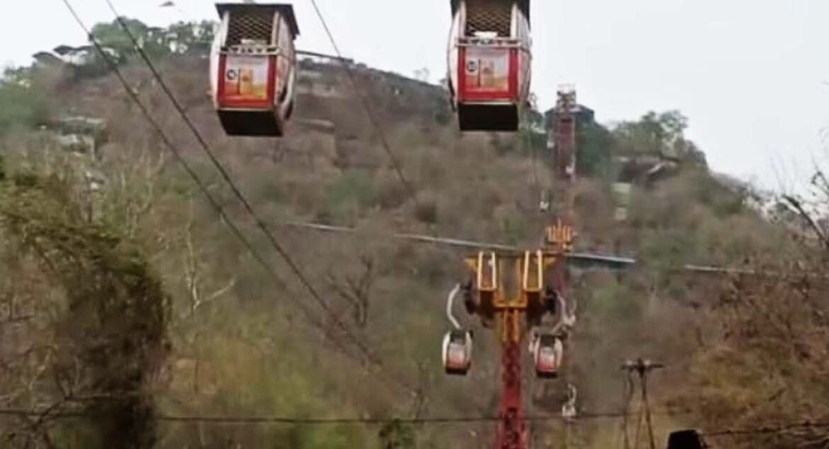 The lives of 80 devotees hanging in the air in Sharda Shaktipeeth
