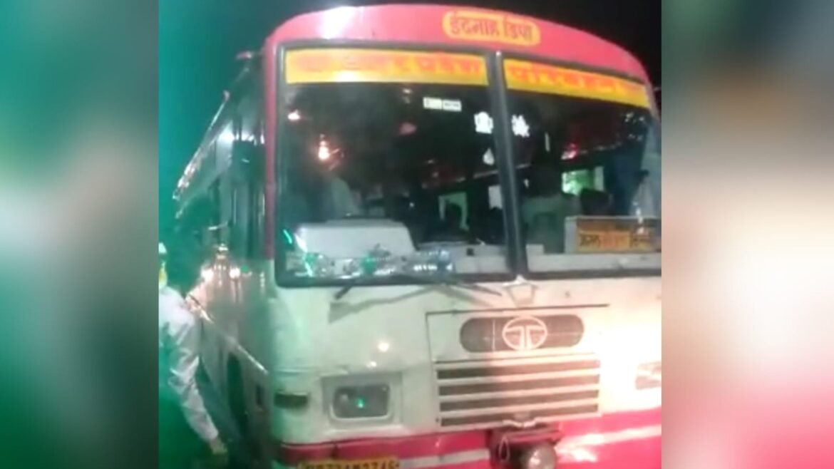 The driver consciously saved the lives of 45 passengers, otherwise the bus fell from a height of 30 feet
