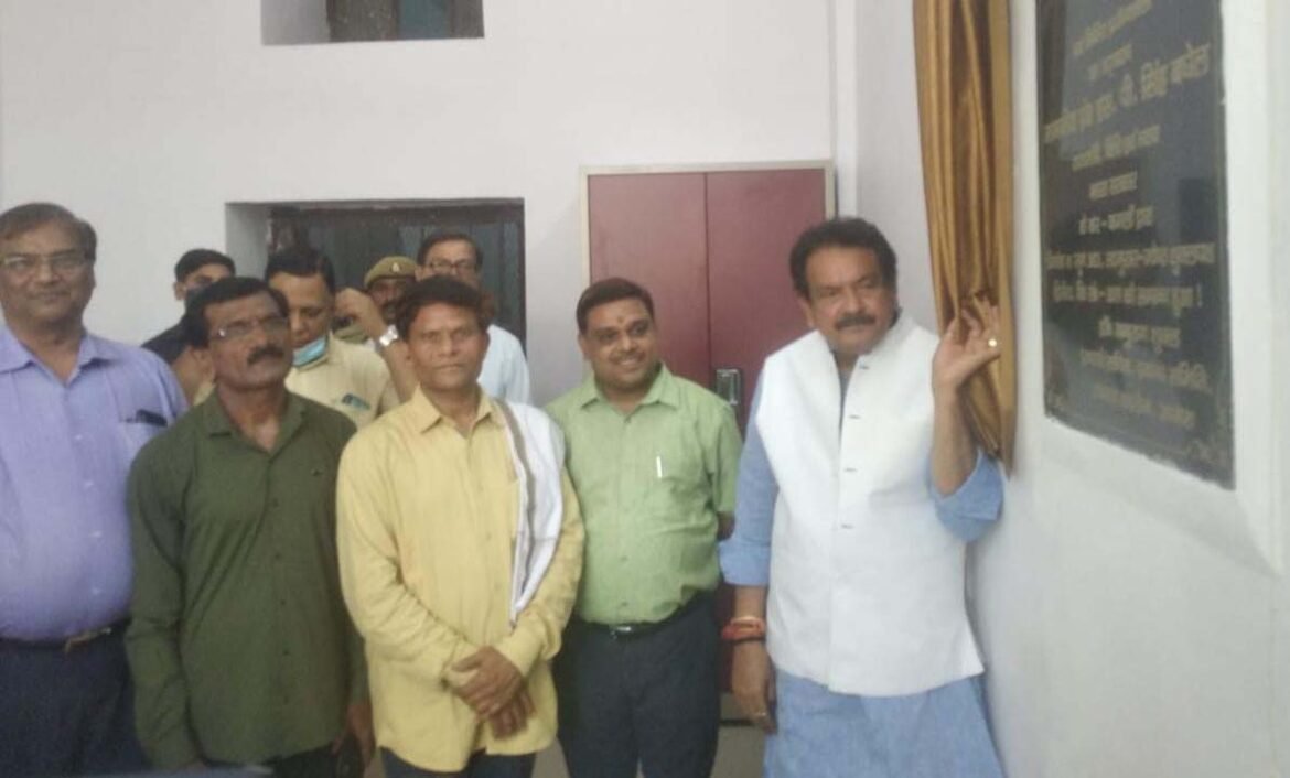 Union Minister said, teachers of Agra College should maintain its dignity