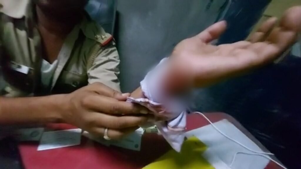 Indecency-battle between women and police at Kheria Mor intersection, outpost in-charge injured