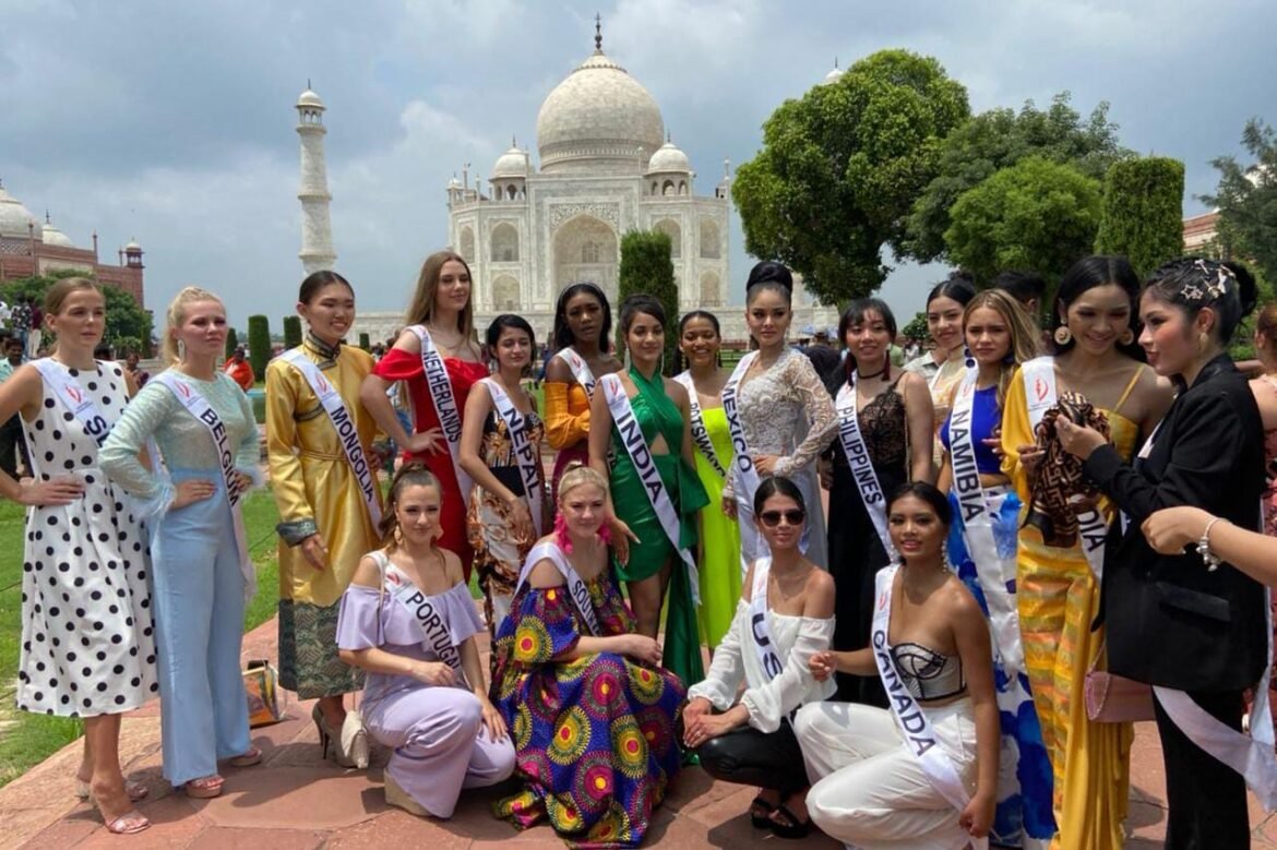 20 beauties of the country visited the Taj Mahal, lost in the beauty of the marble monument