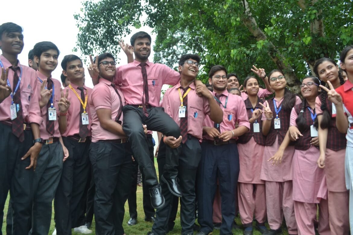 CBSE Result: Ayush Baghel in 12th and Bhumi Jain in 10th did Agra top